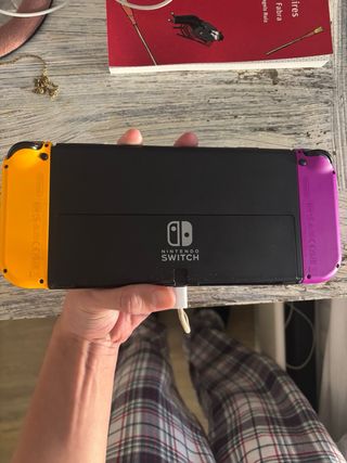 Nintendo Switch OLED Morado/Amarillo
