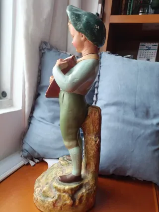 Figura modernista terracota joven con laud