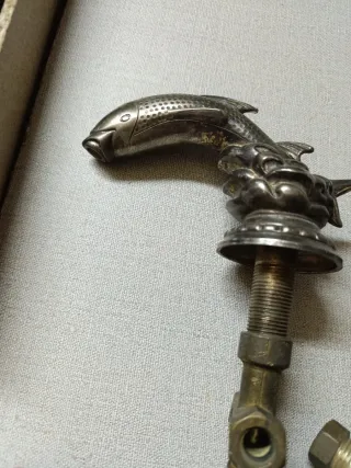 Grifería antigua de metal