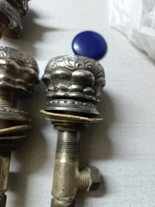 Grifería antigua de metal