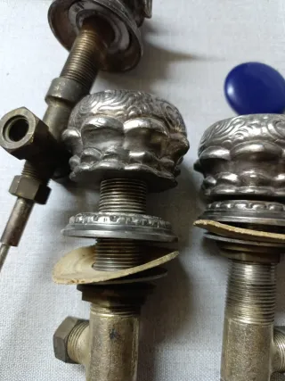 Grifería antigua de metal