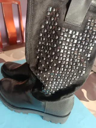 Botas de piel negras