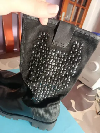 Botas de piel negras