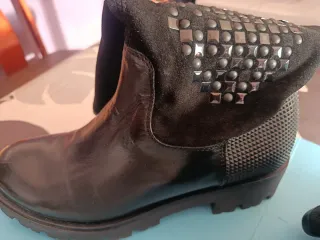 Botas de piel negras