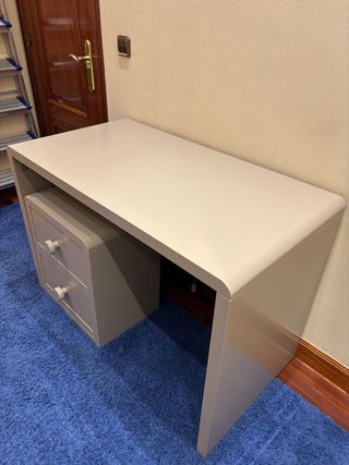 Escritorio y cajonera arena