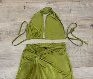 Conjunto falda larga y top verde