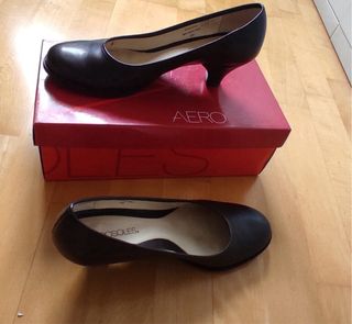 Zapatos de salón Aerosoles marrón oscuro talla 39