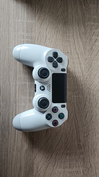 Consola PS4 Fat Negra + Mando Blanco