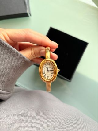 Reloj Oval Dorado