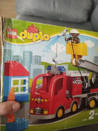 Camión Bomberos LEGO Duplo con Figura