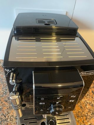 Cafetera DeLonghi Magnifica ECAM Automática