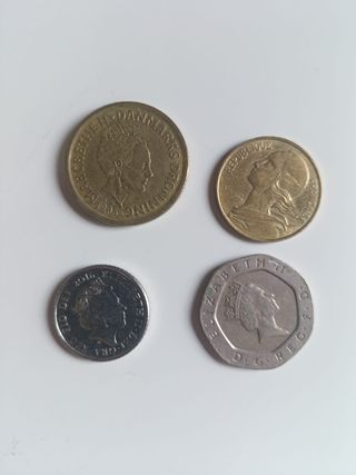 Monedas extranjeras variadas