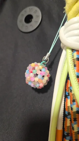 Colgante de cristales facetados