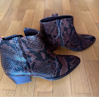 Botines Animal Print Tacón Bajo Gloria Ortiz N. 37