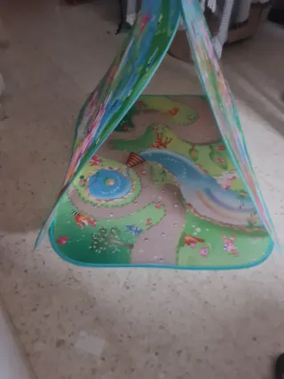 Tienda de campaña infantil con diseño de fantasía