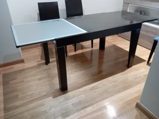 Mesa comedor y 4 sillas