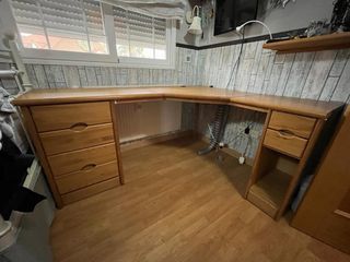 Scrivania in legno massello