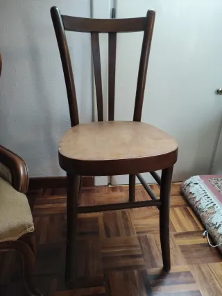 Sedia in legno marrone