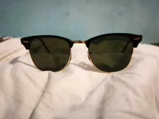 Gafas de sol Ray-Ban Clubmaster negras y doradas