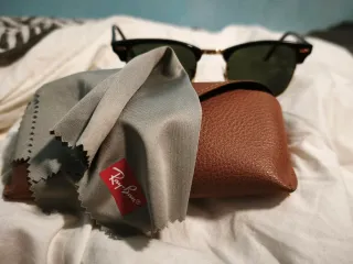 Gafas de sol Ray-Ban Clubmaster negras y doradas