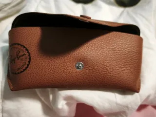 Gafas de sol Ray-Ban Clubmaster negras y doradas