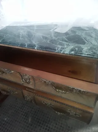 Cajonera de madera con mármol azul estilo Luis XV