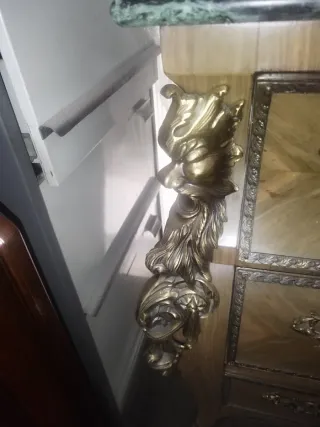 Cajonera de madera con mármol azul estilo Luis XV