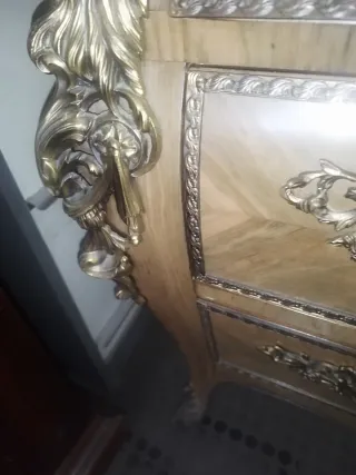 Cajonera de madera con mármol azul estilo Luis XV