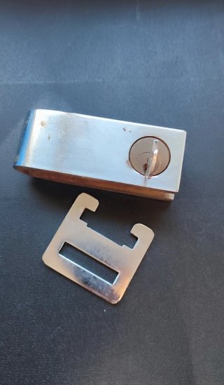 Candado de seguridad metálico
