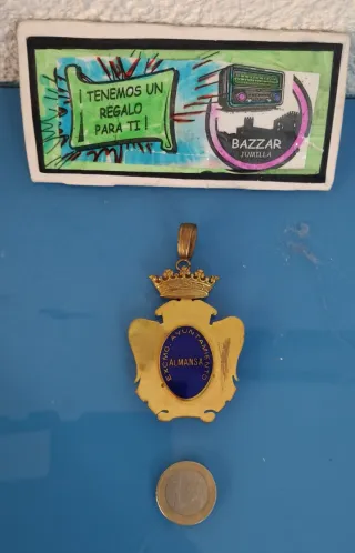 Medalla vintage escudo Almansa