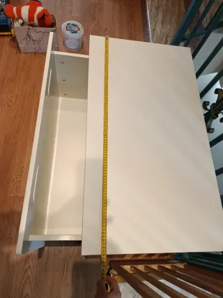 Cajón auxiliar blanco para juguetes.