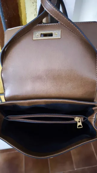 Bolso Mochila Parfois Marrón y Dorado 30x30