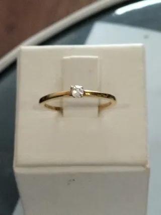 Anillo oro con circonita chica nuevo.