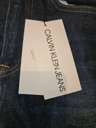 Pantalón vaquero Calvin Klein Jeans recto.