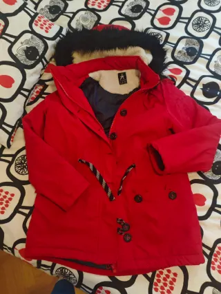 Abrigo rojo de Primark