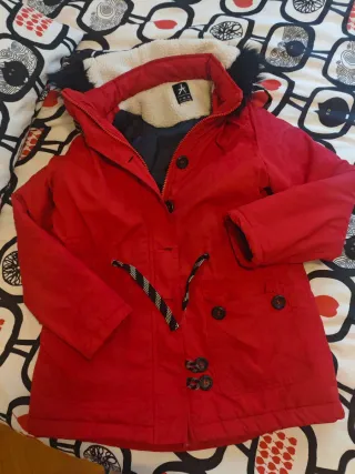 Abrigo rojo de Primark