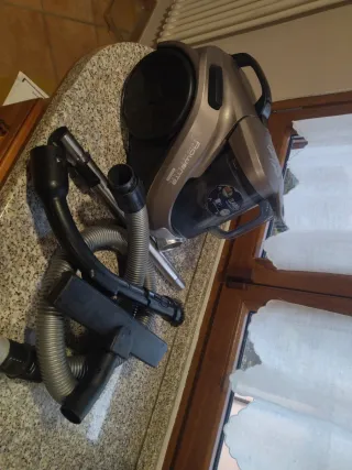 Aspirapolvere Rowenta con accessori