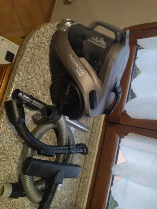 Aspirapolvere Rowenta con accessori