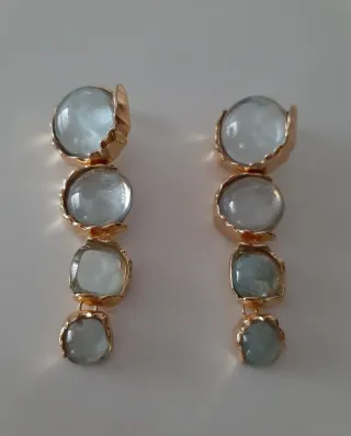 Pendientes dorados largos resina azul