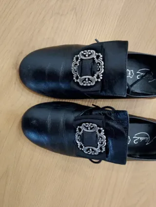 Zapatos falleros negros con hebilla