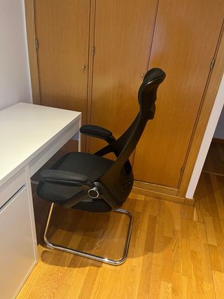 Silla de oficina ergonómica negra