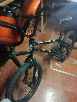 Bicicleta BMX Negra