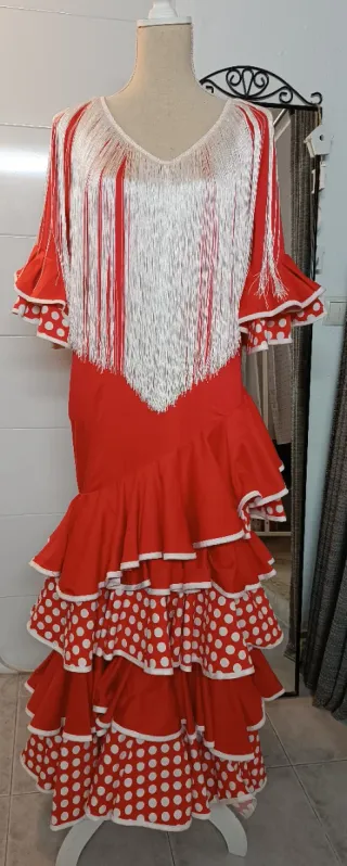 Vestido de flamenca. Talla 52 . Tela elástica.