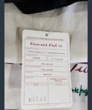 Marca: Emidio Tucci. Color: Negro.