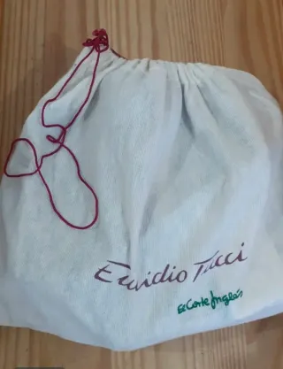 Marca: Emidio Tucci. Color: Negro.