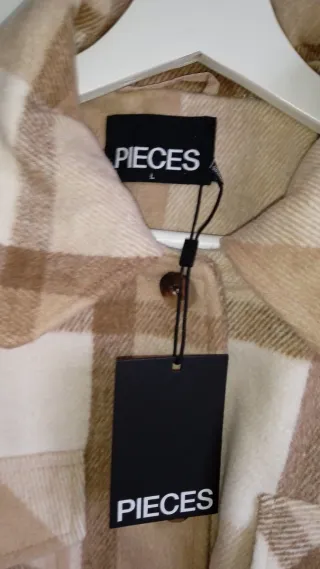 Chaqueta Pieces cuadros beige y marrón talla L