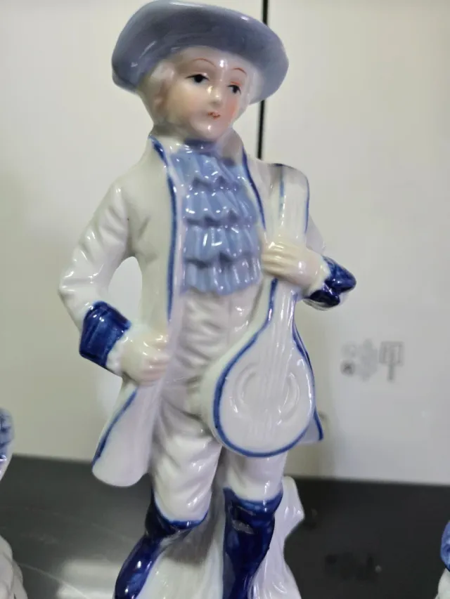 Figuras de porcelana estilo antiguo