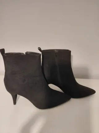 Botines negros de tacón