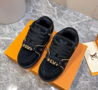 Zapatillas Louis Vuitton Negras y Doradas