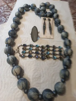 Conjunto de collar, pulsera, anillo y pendientes